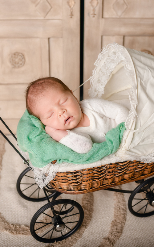 newborn sleeps with mouth open but breathes through nose